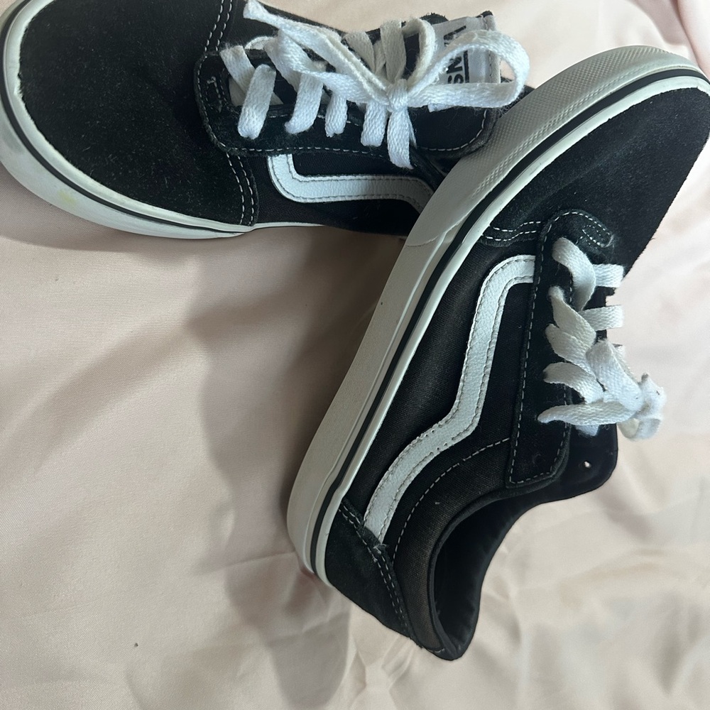 Vans Old Skool Youth Sneakers Black/White - Size 3 (Excellent Condition)